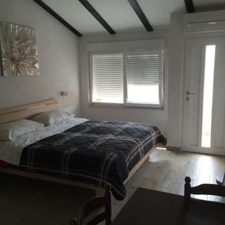 Apartment, 200M From Sea บระทอนิกลา ภายนอก รูปภาพ